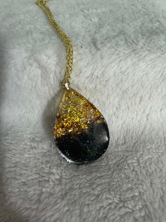Black & Gold Color Block Teardrop Resin Pendant Necklace