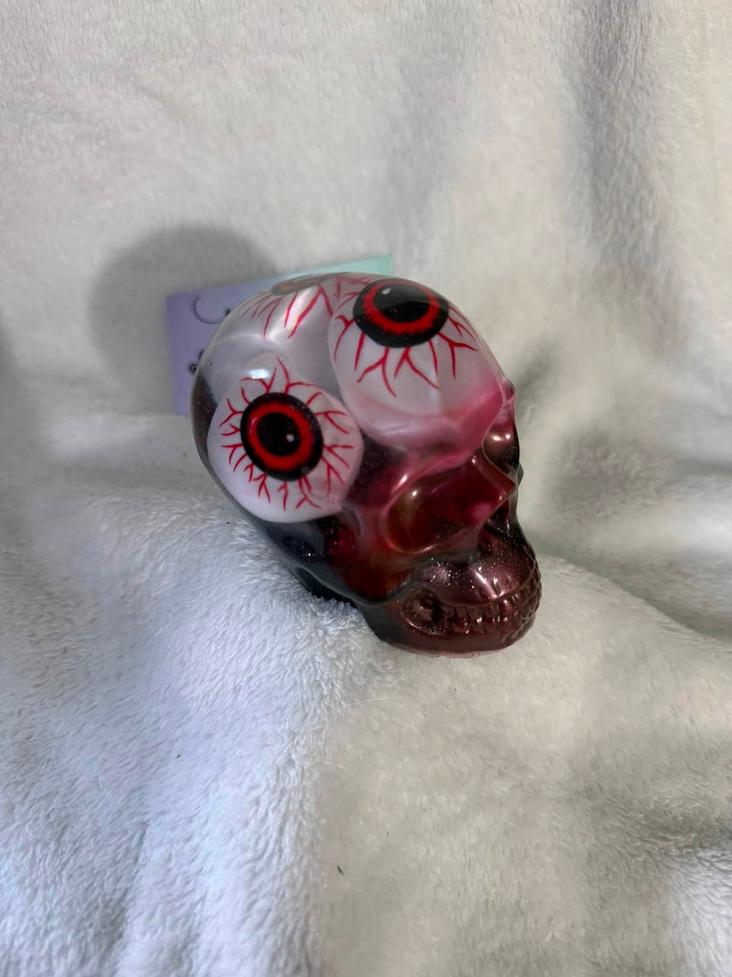 Gothic Bloodshot Eyes Skull Décor